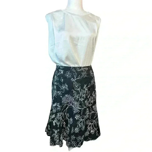LOFT Dresses & Skirts - Ann Taylor Black White Floral Sequin Embellished A-Line Skirt Size 4P